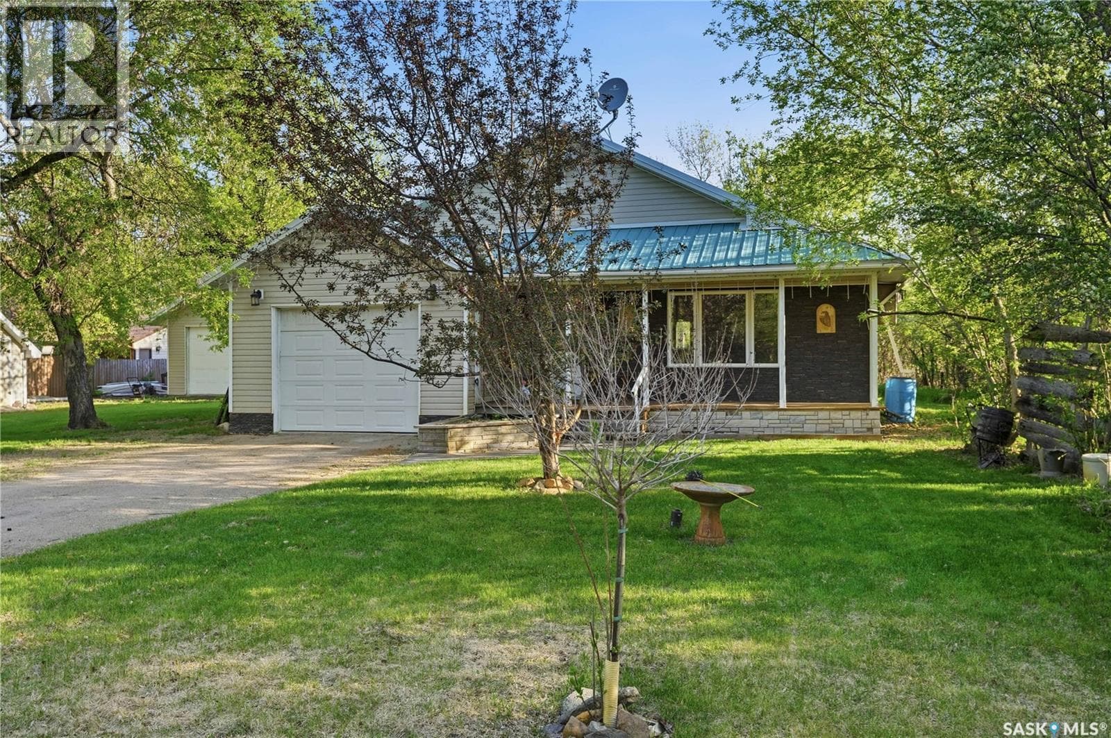 242 Woodlawn AVENUE — photo 3