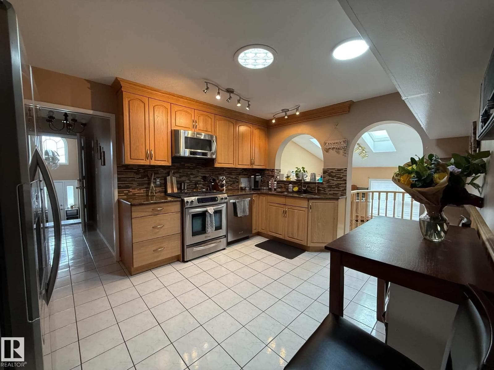 2812 35 ST NW