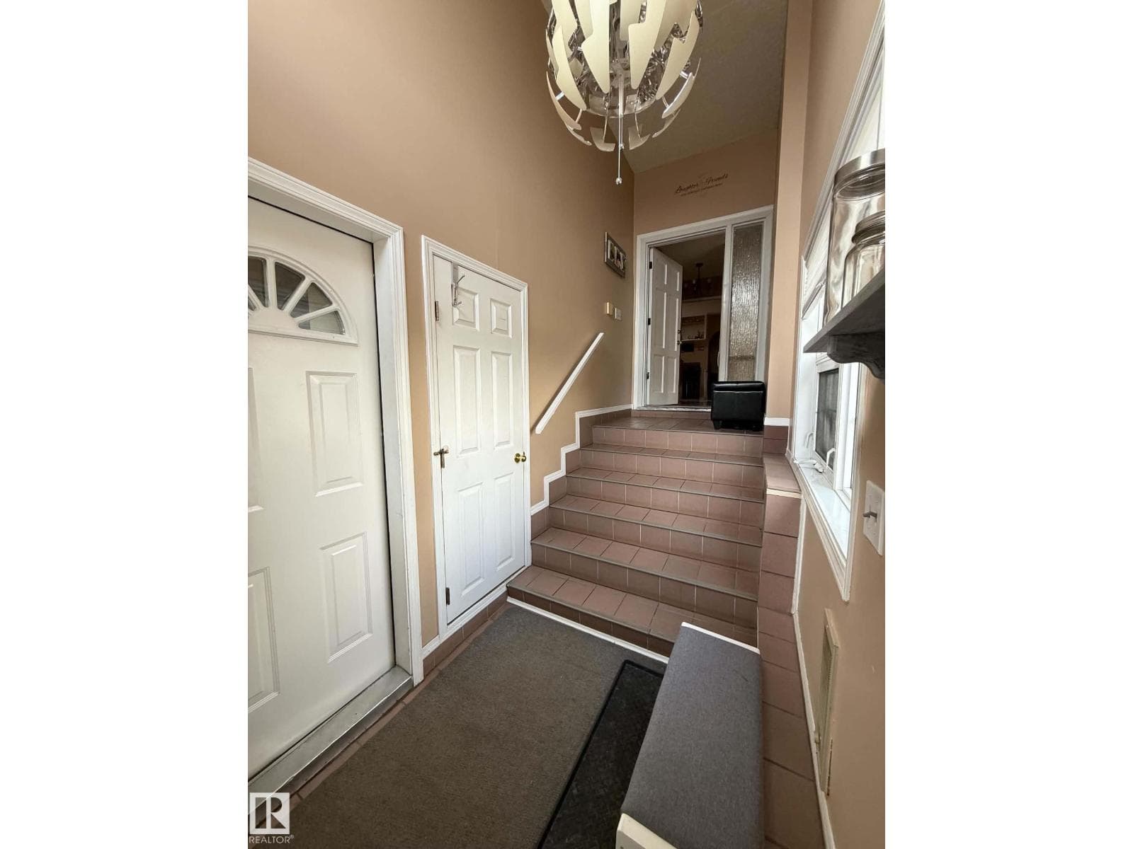 2812 35 ST NW — photo 4