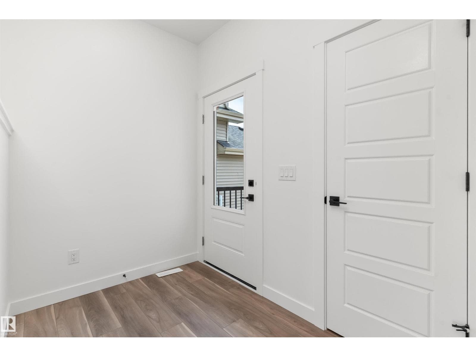 1048 CRISTALL CR SW — photo 3
