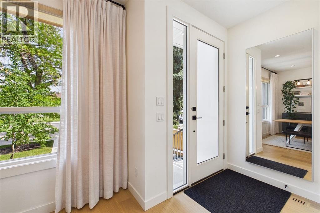 1013 Regal Crescent NE — photo 3