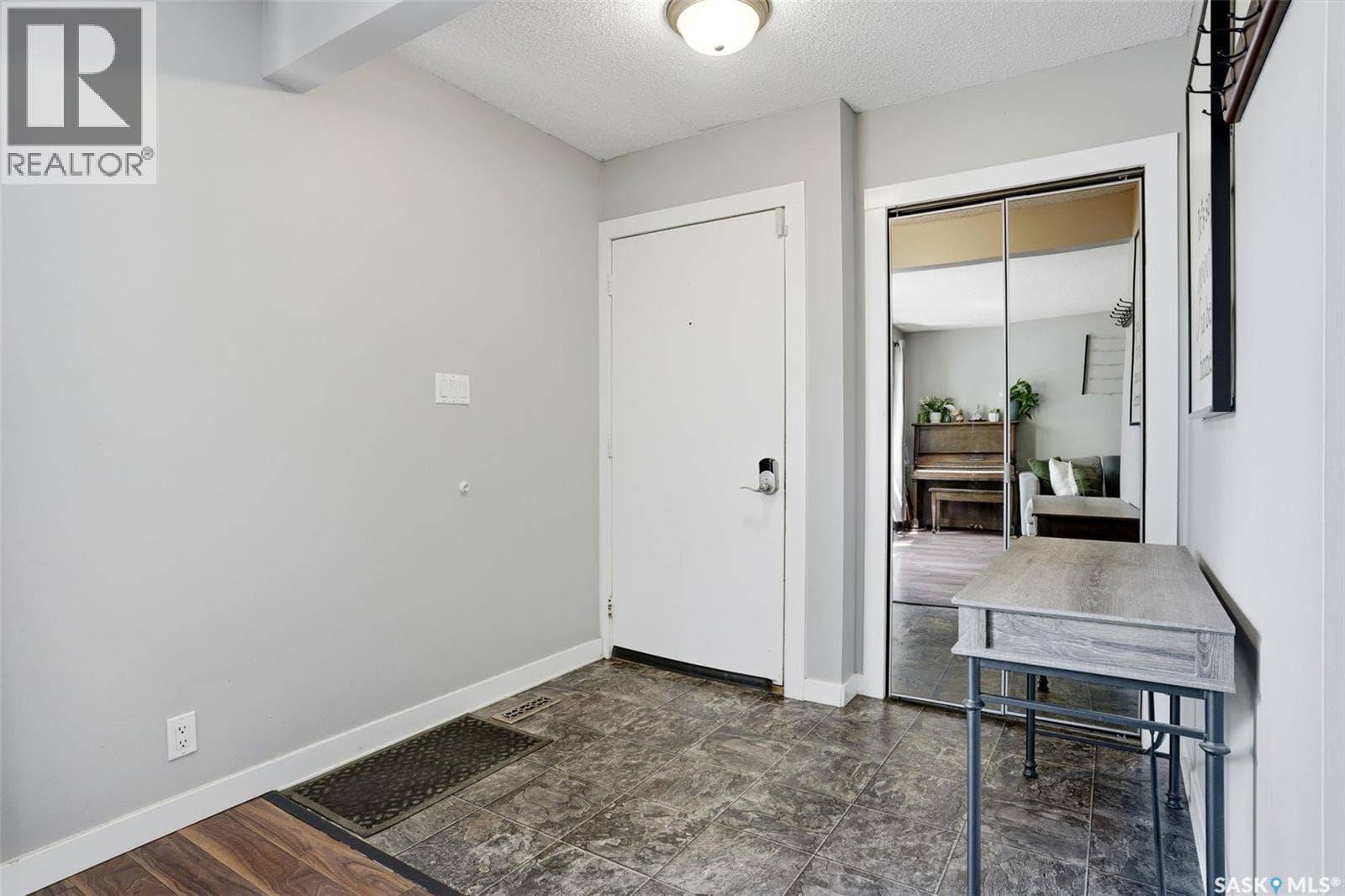 810 Princess STREET — photo 2