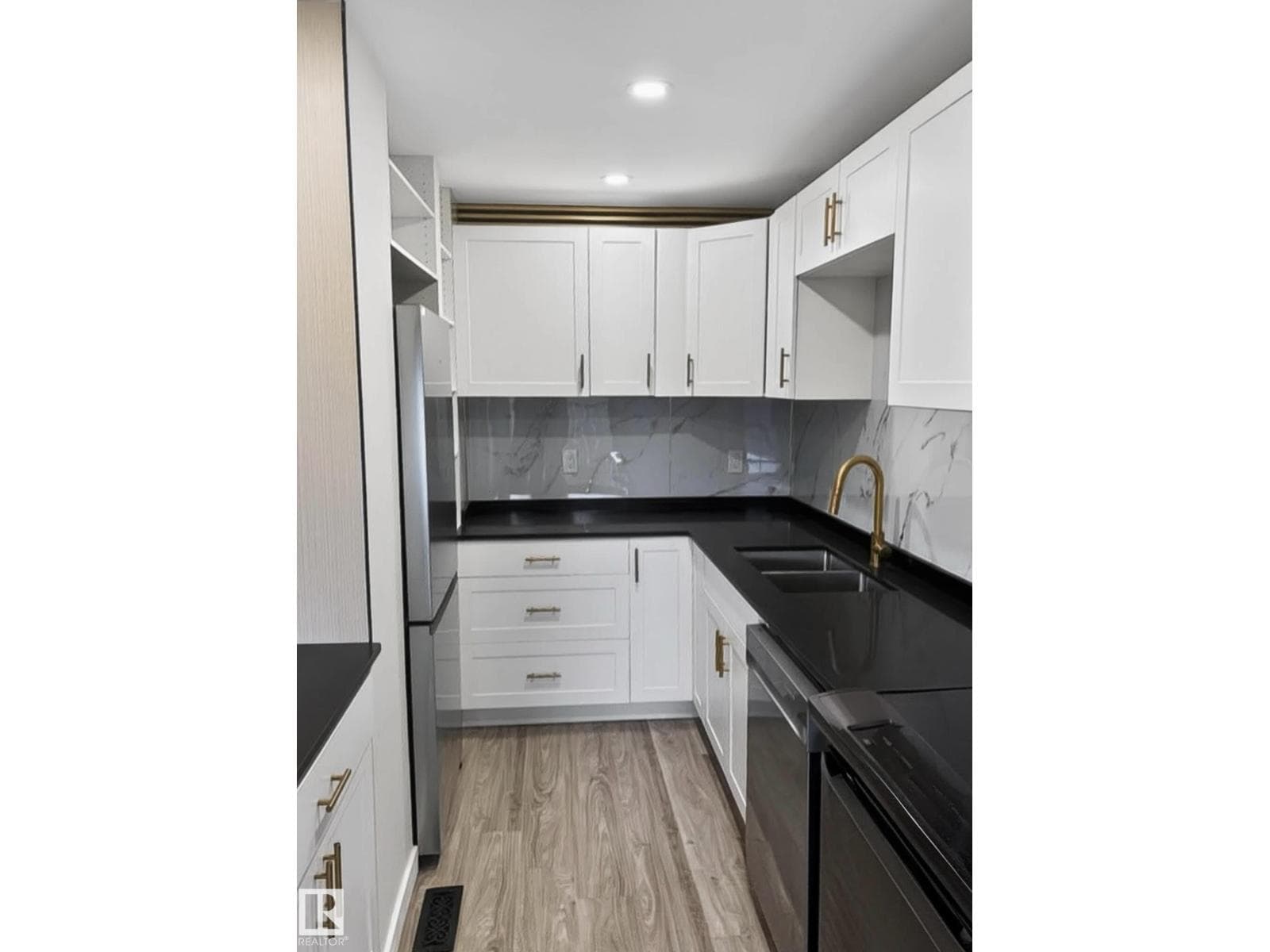 13833 24 ST W NW — photo 2