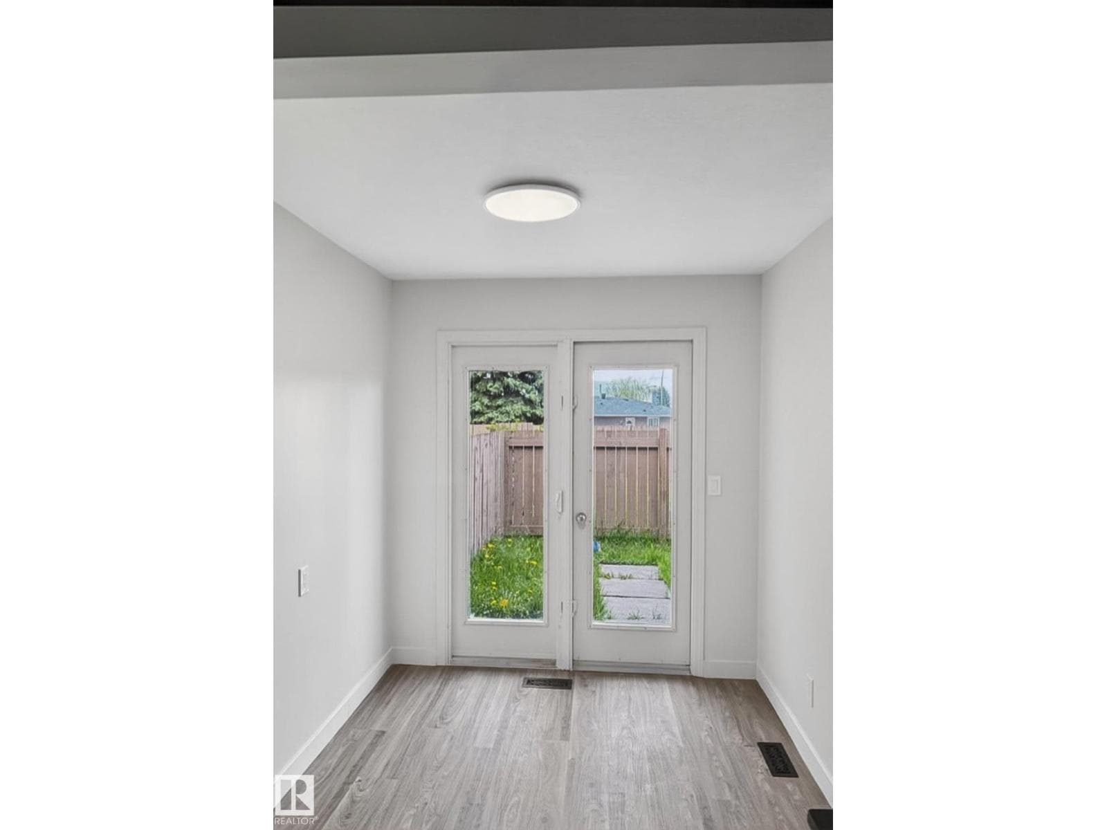 13833 24 ST W NW — photo 3