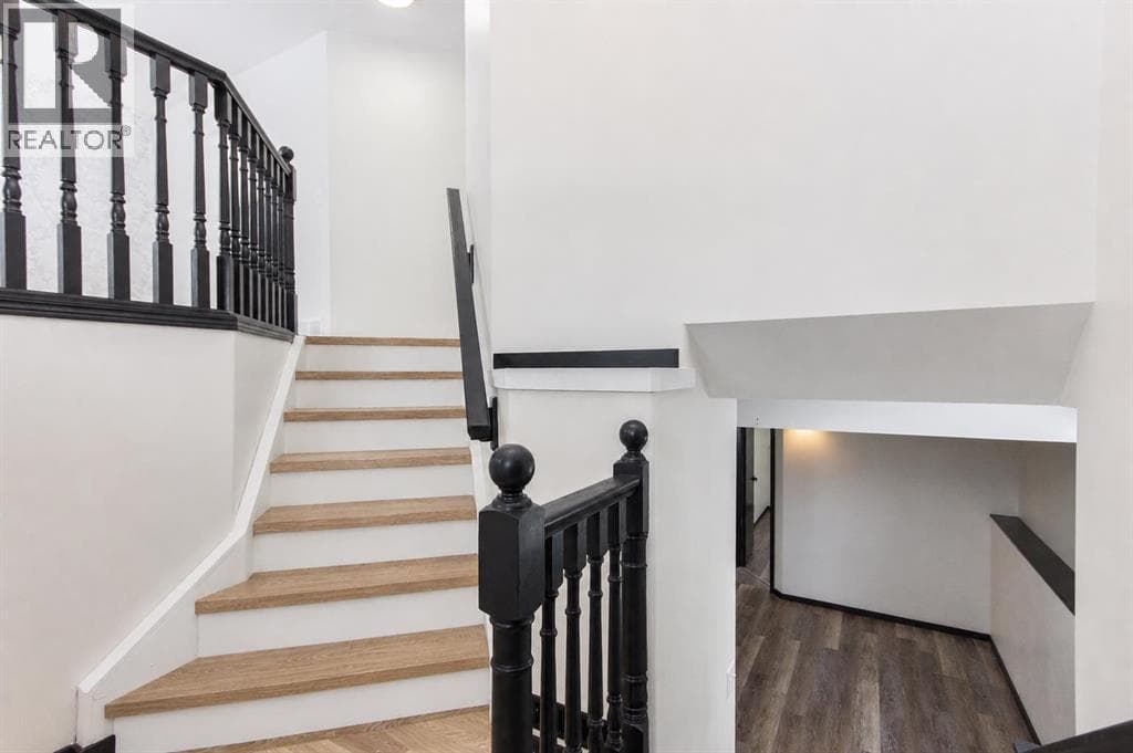 16 Johnson Close — photo 2