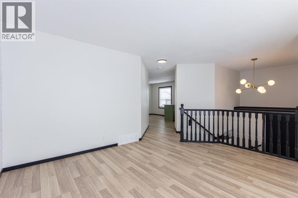 16 Johnson Close — photo 5