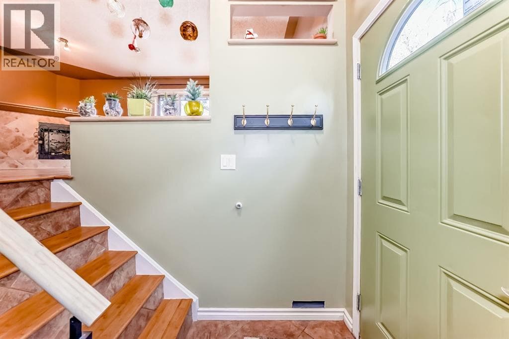 274 Templeview Way NE — photo 3