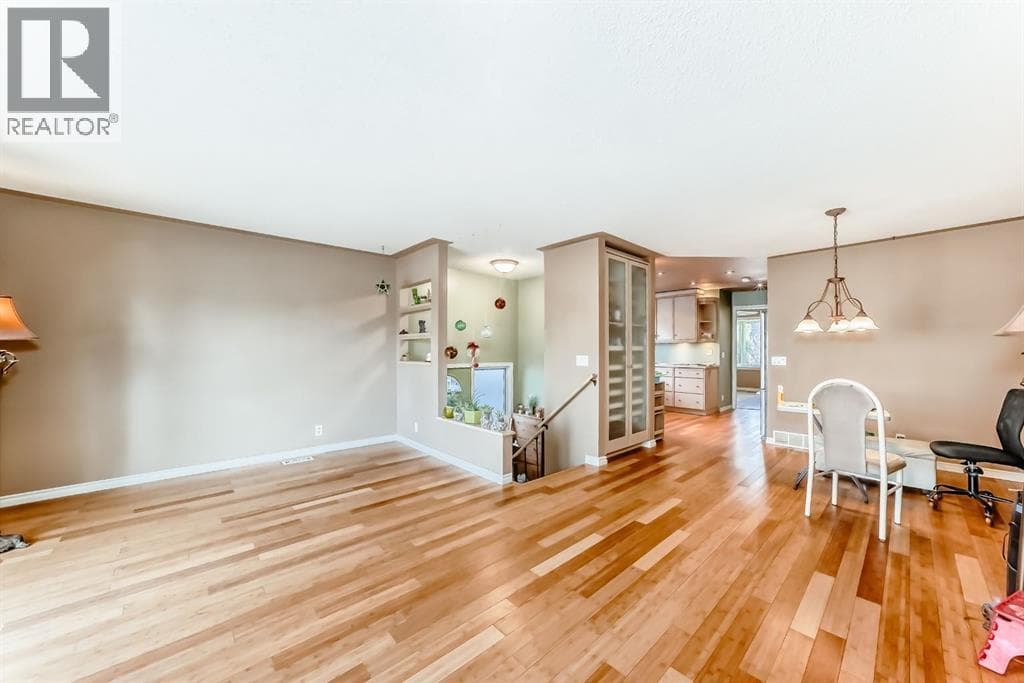 274 Templeview Way NE — photo 4