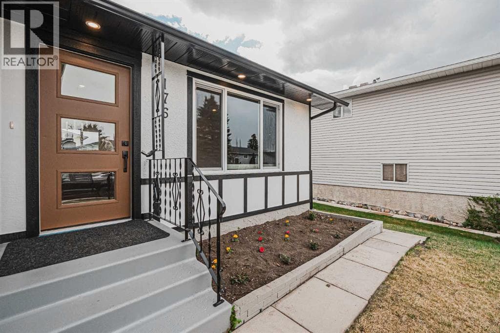 176 Huntchester Crescent NE — photo 3