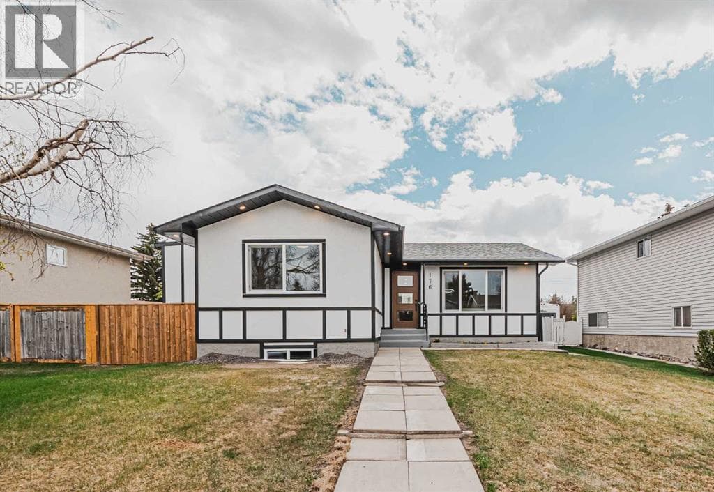 176 Huntchester Crescent NE
