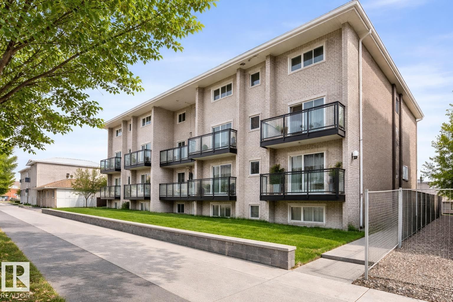 #109 11429 124 ST NW