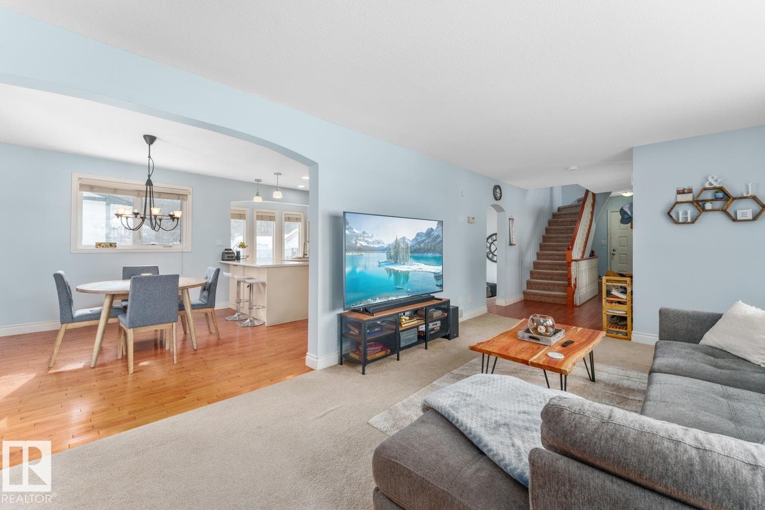 218 PINE AV — photo 3