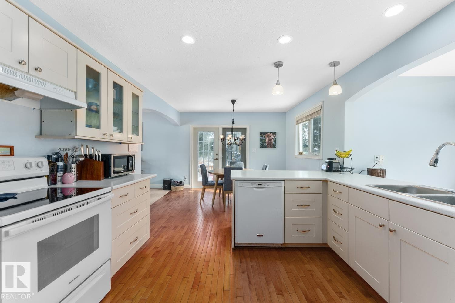 218 PINE AV — photo 5