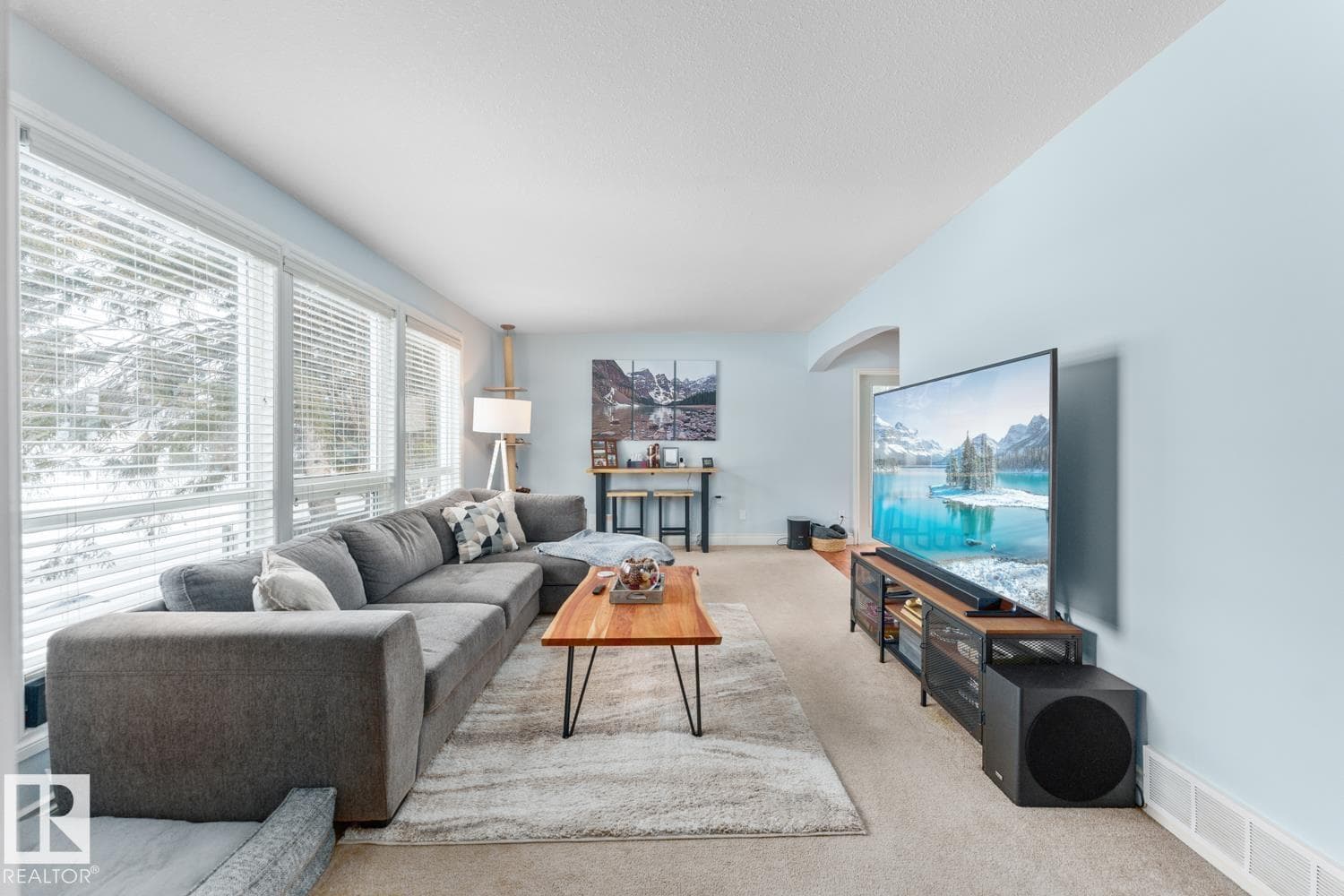 218 PINE AV — photo 2