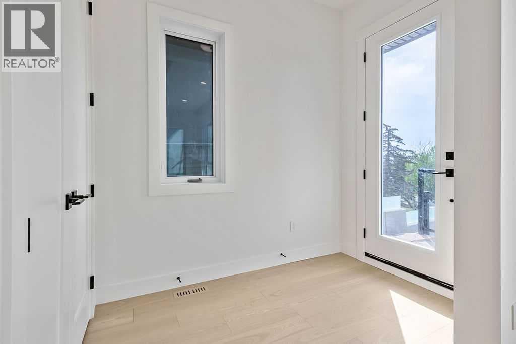 712 Bridge Crescent NE — photo 5