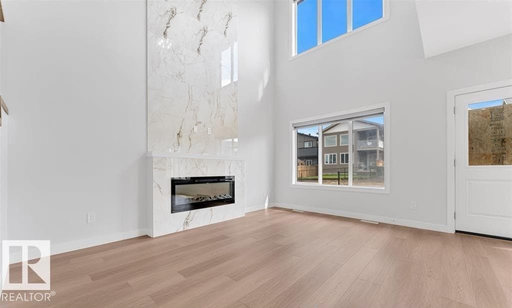 3025 39 AV — photo 2