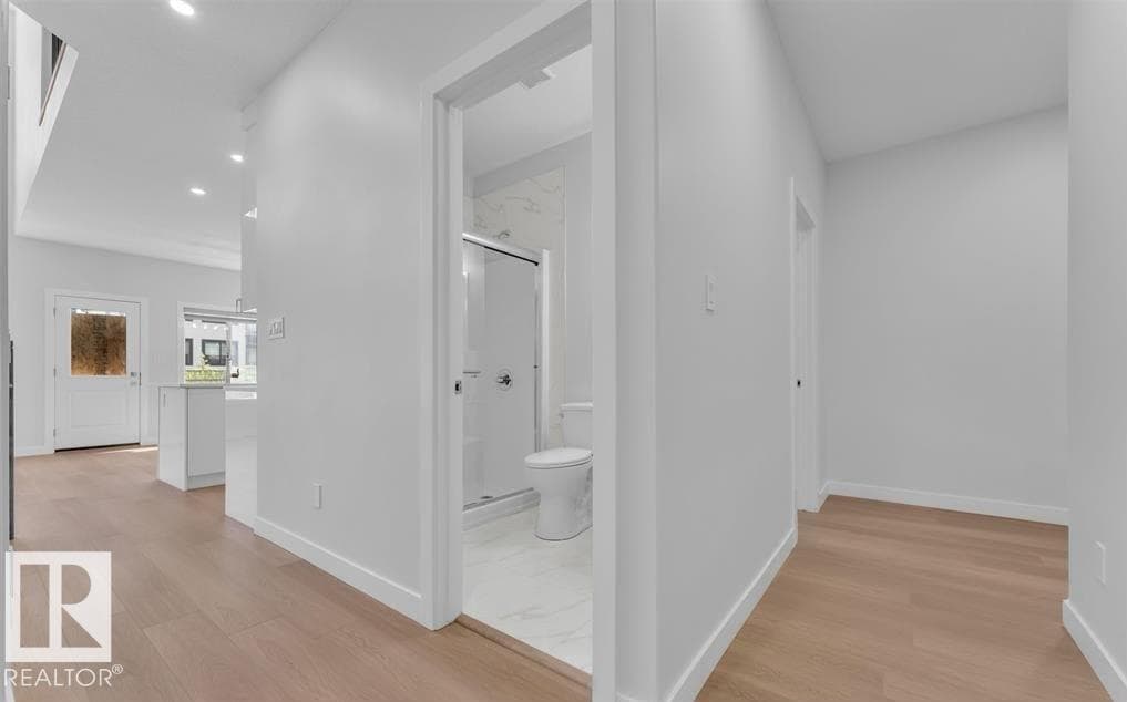 3025 39 AV — photo 5