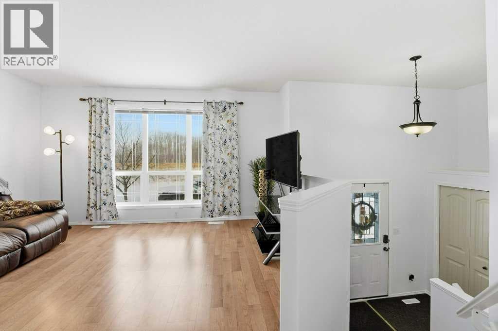 268 Kingston Drive — photo 2