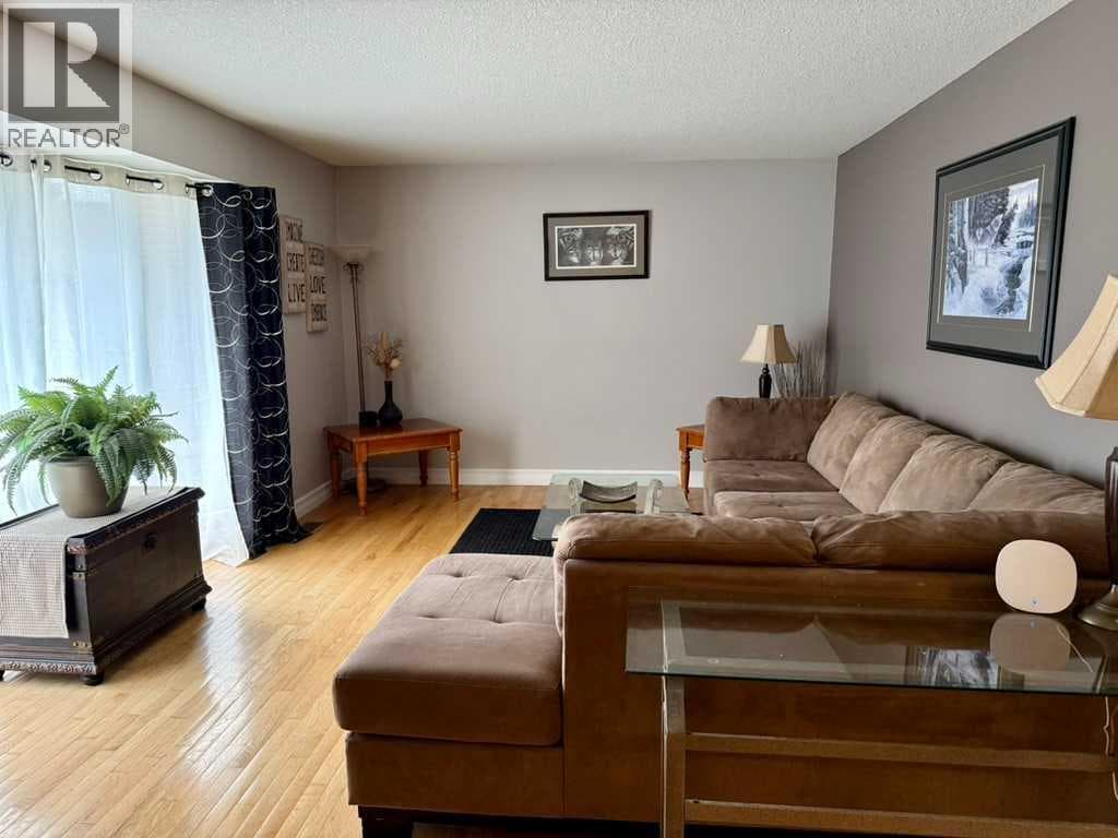 147 Seabolt Crescent — photo 2