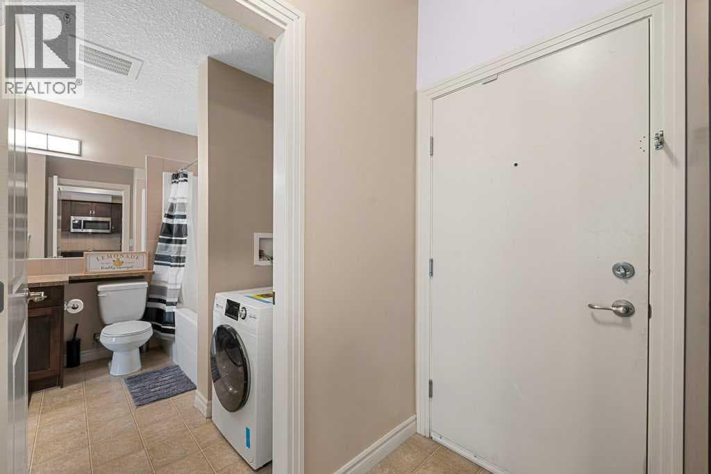 240, 60 Royal Oak Plaza NW — photo 5