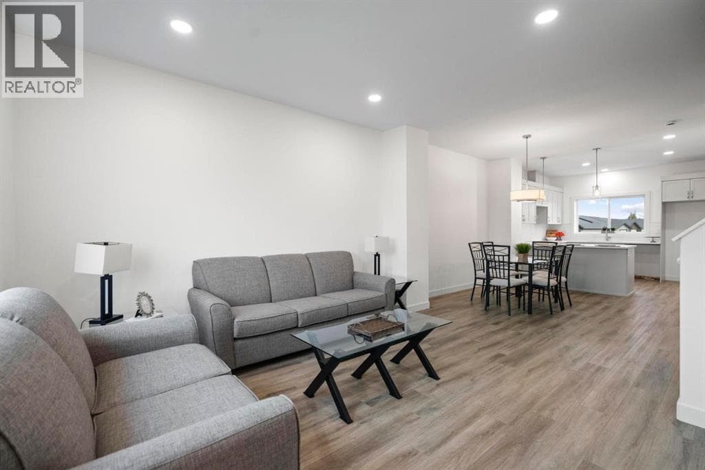 7309A 44B Avenue — photo 2