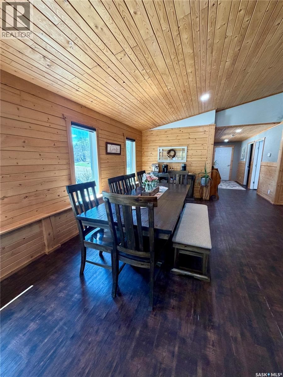 Acreage & Home w/Detached in law 2 bedroom suite — photo 2