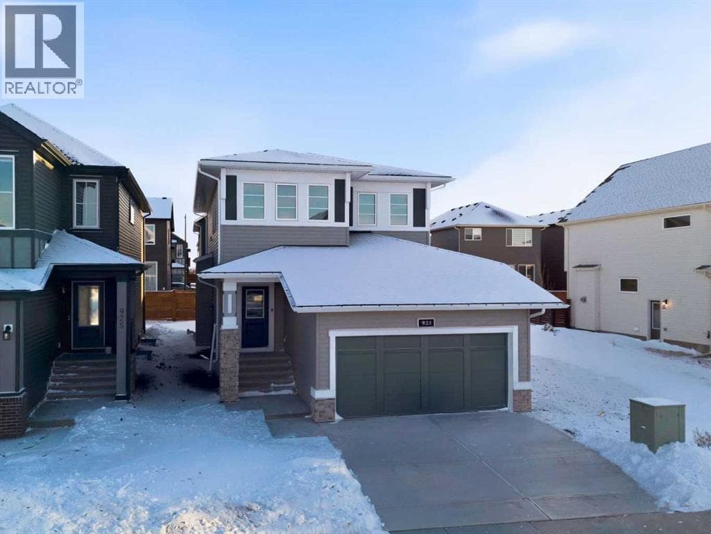 921 Chinook Winds Meadow SW — photo 2