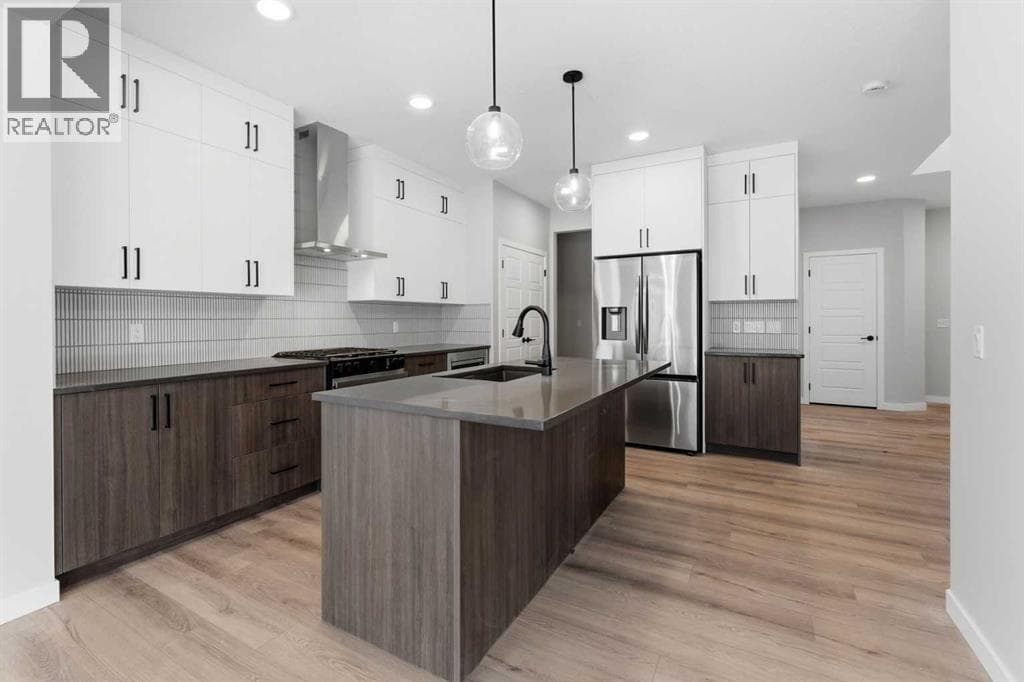 921 Chinook Winds Meadow SW — photo 4