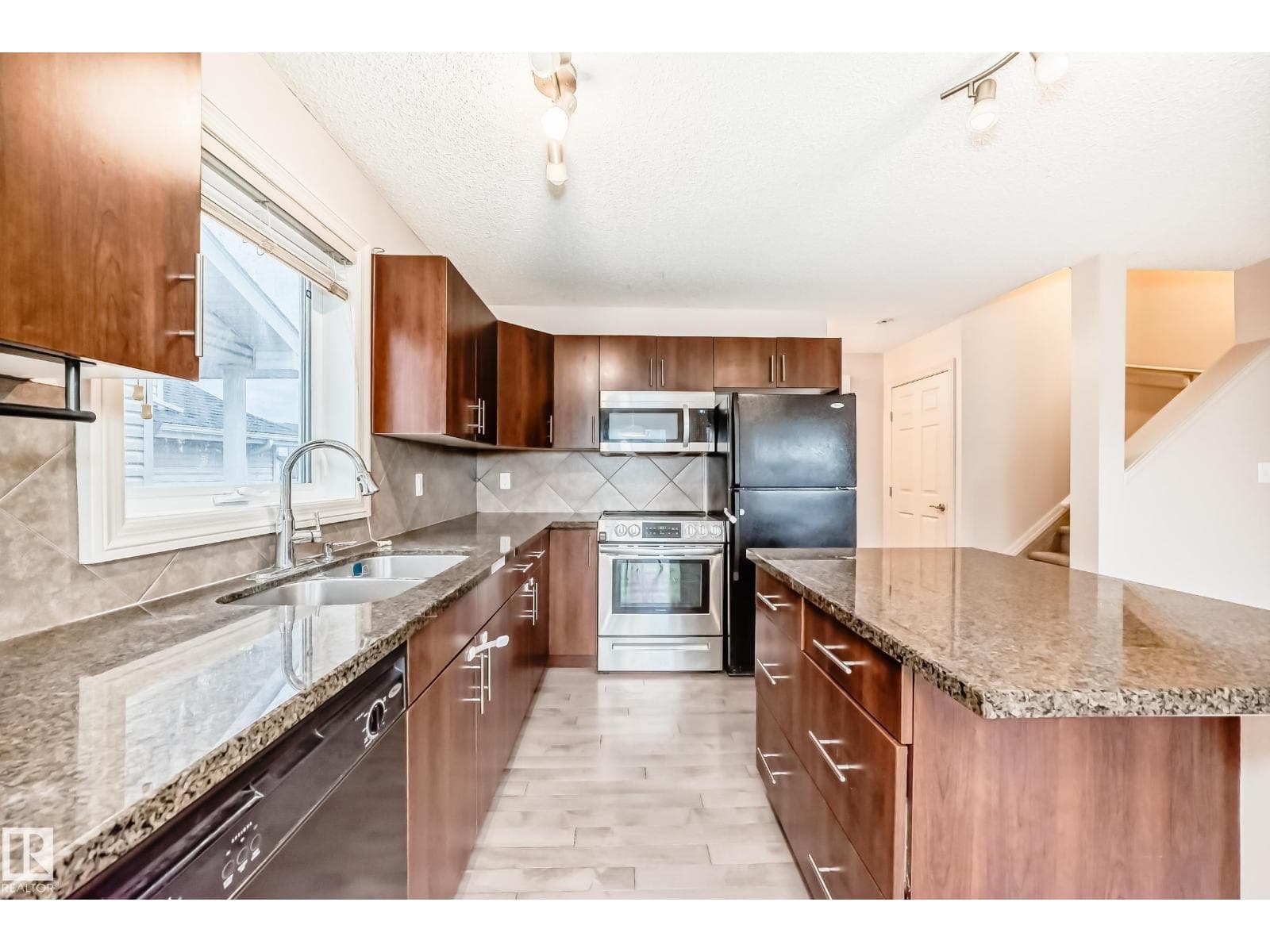1285 CUNNINGHAM DR SW — photo 2