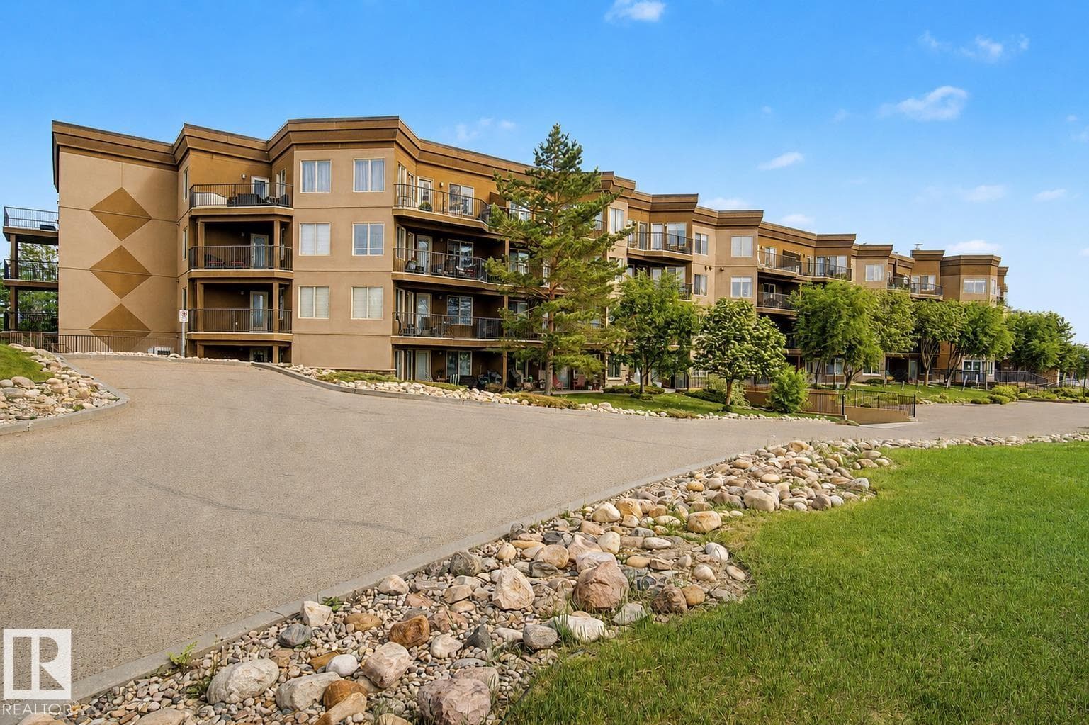 #303 530 HOOKE RD NW