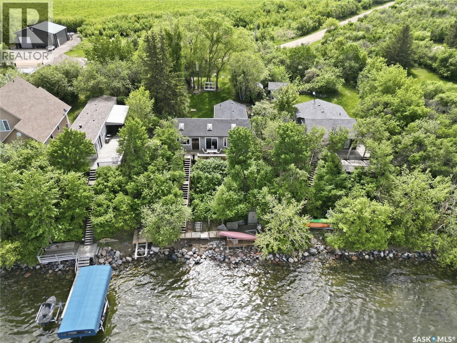 83 Lakeview AVENUE
