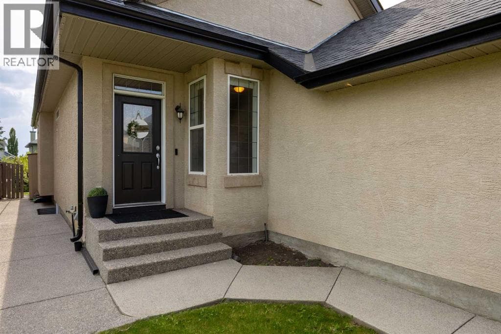 138 Cranwell Close SE — photo 2