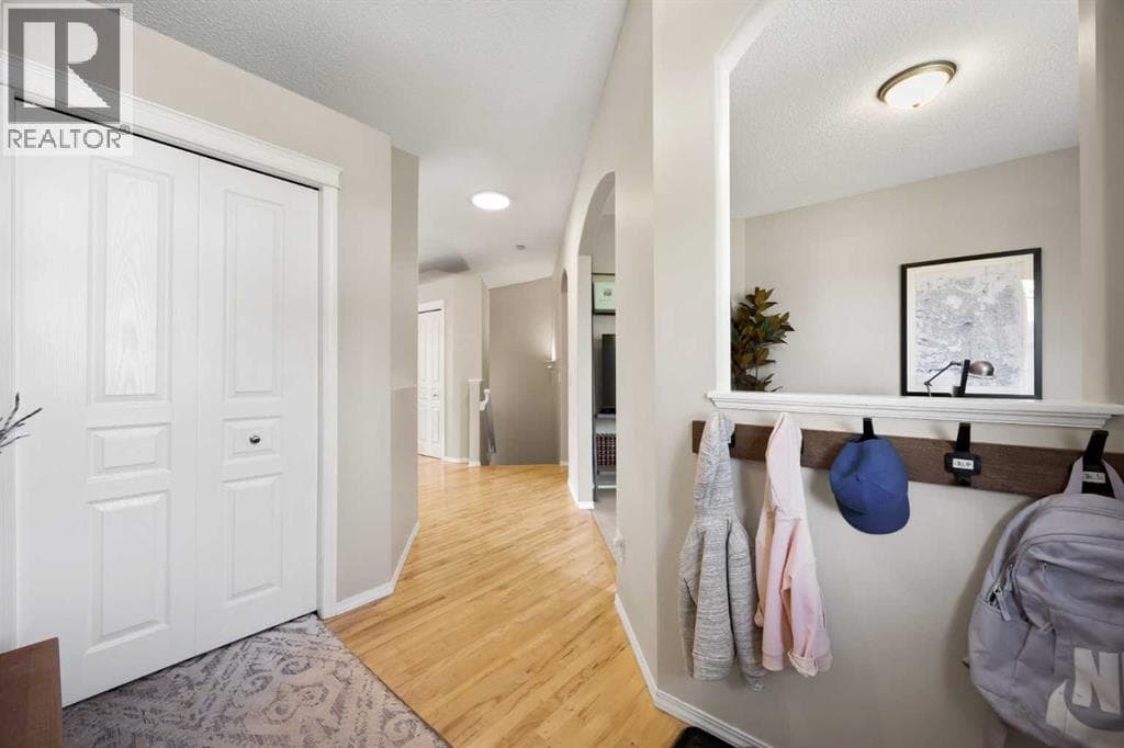 138 Cranwell Close SE — photo 4