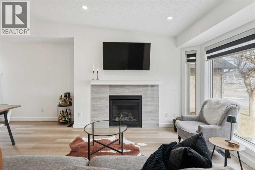 194 Martinglen Way NE — photo 4