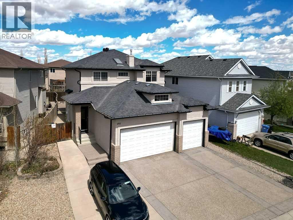 195 Royal Birkdale Crescent NW