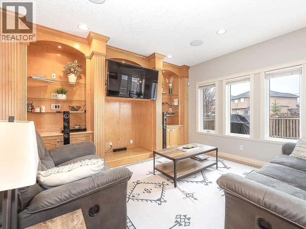 195 Royal Birkdale Crescent NW — photo 5