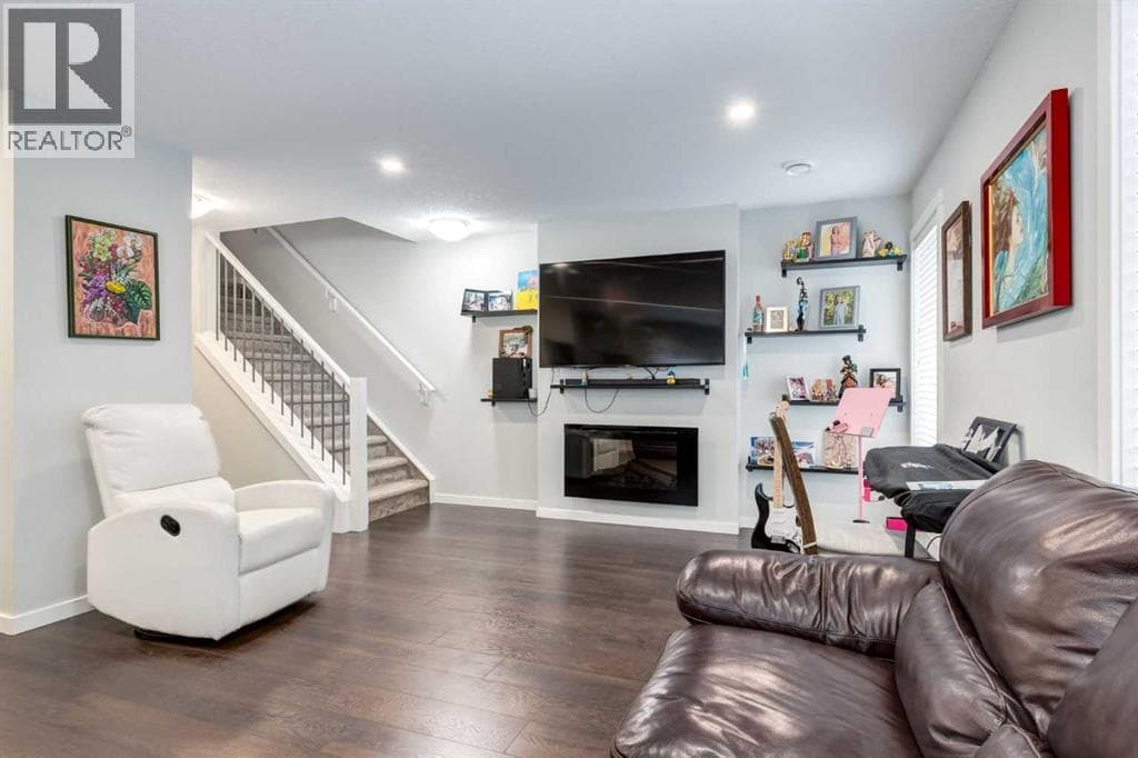 19484 37 Street SE — photo 5