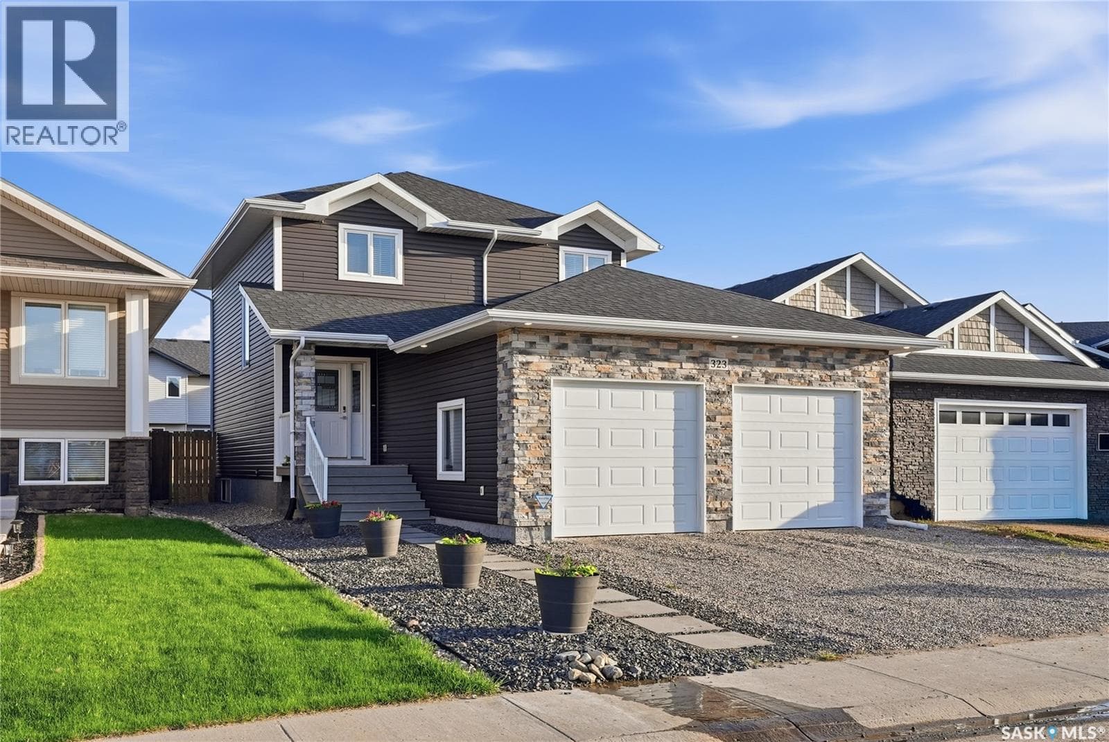 323 Cowan CRESCENT