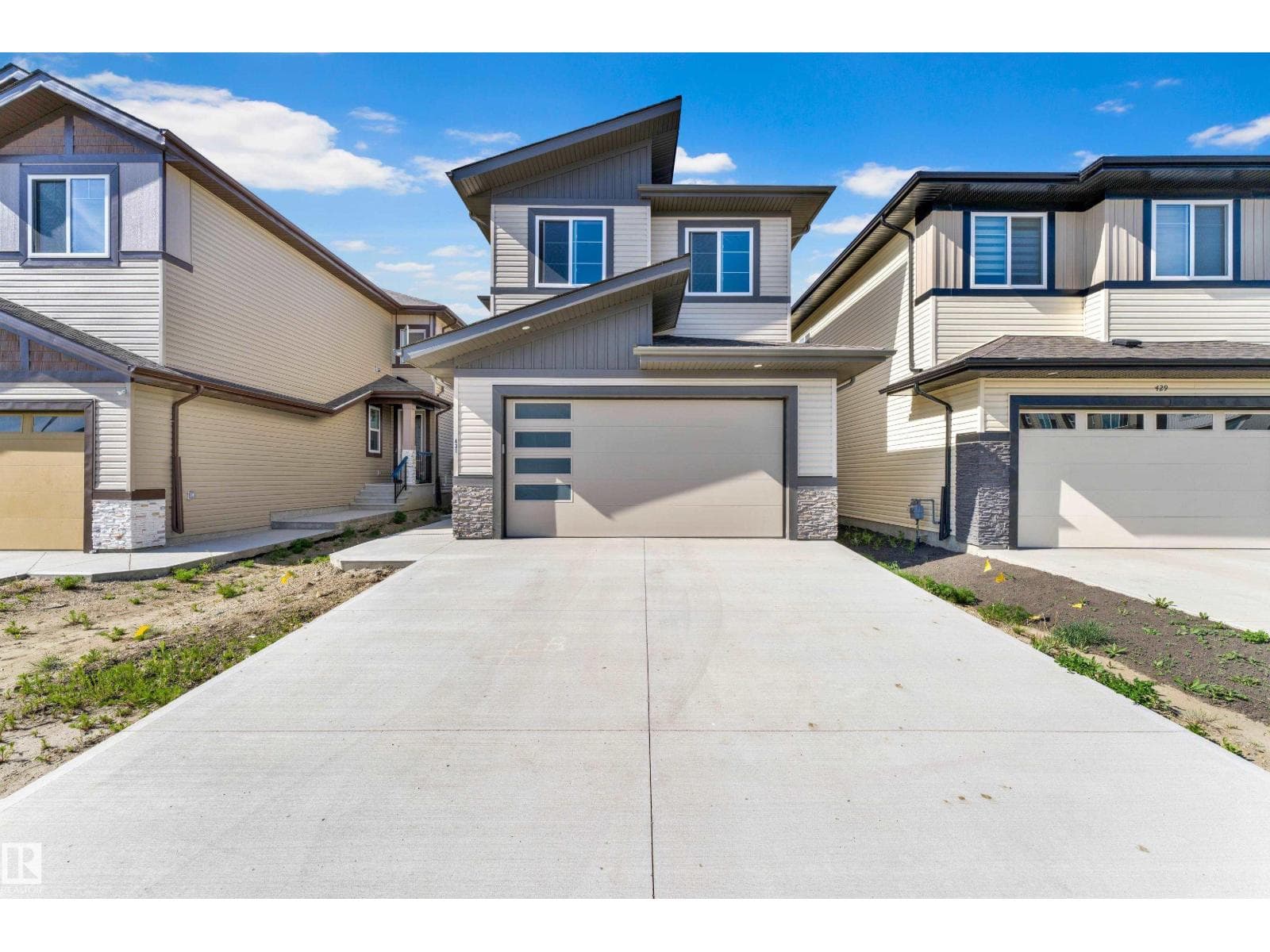 431 ROBERTS CR