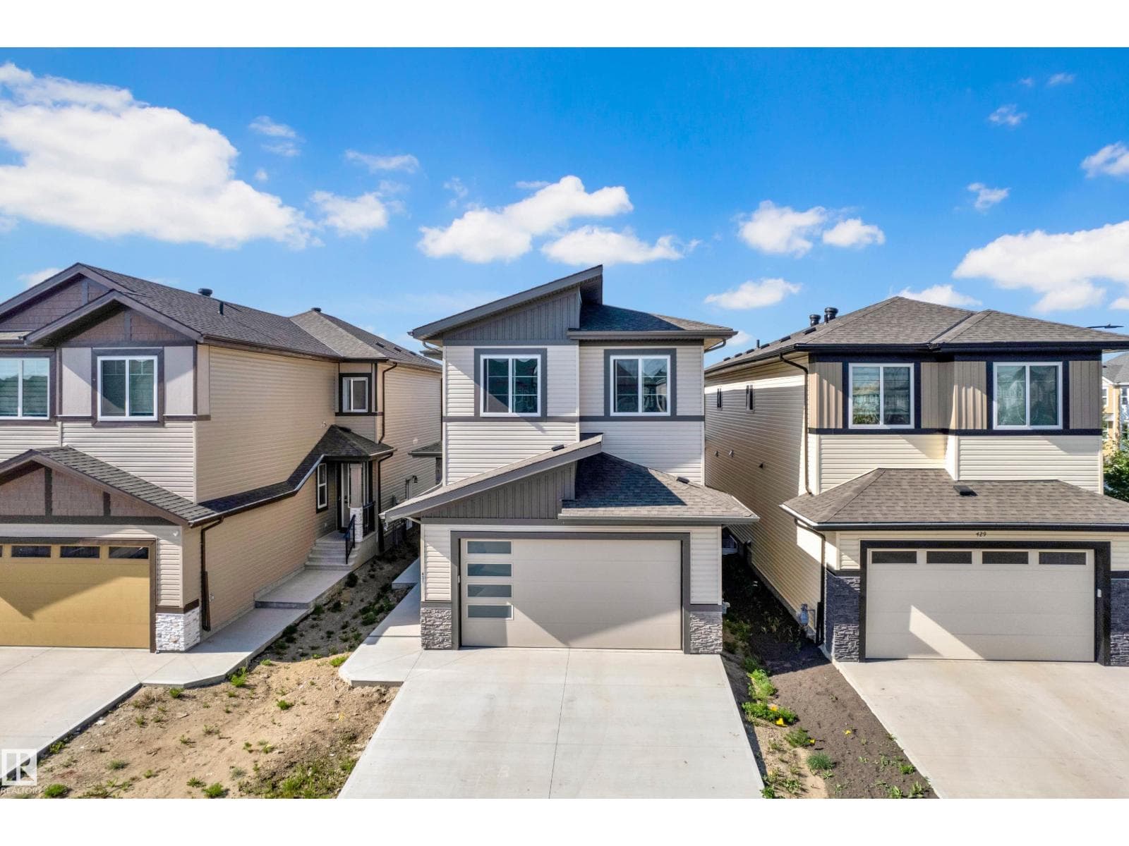 431 ROBERTS CR — photo 3