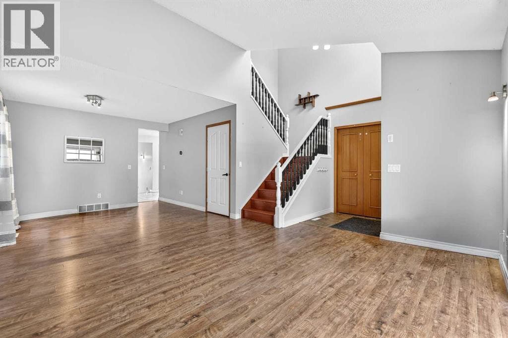 32 Millrise Crescent SW — photo 5