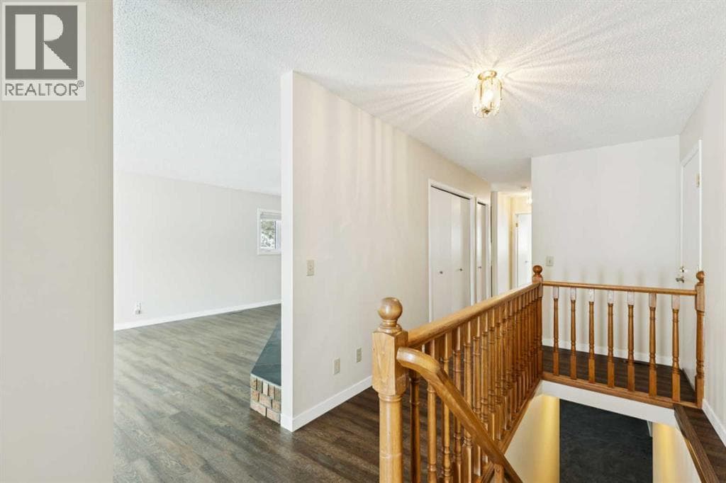 43 Macewan Park Heights NW — photo 2