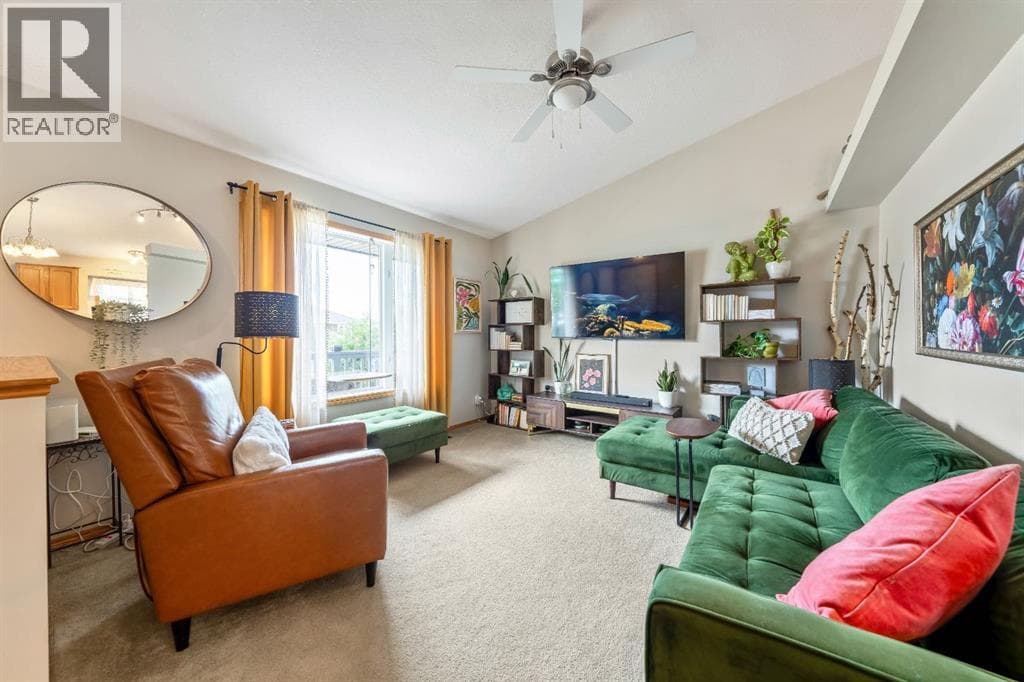 1721 Strathcona Place — photo 4