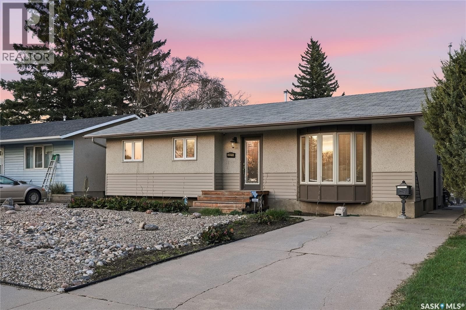 2225 Easthill