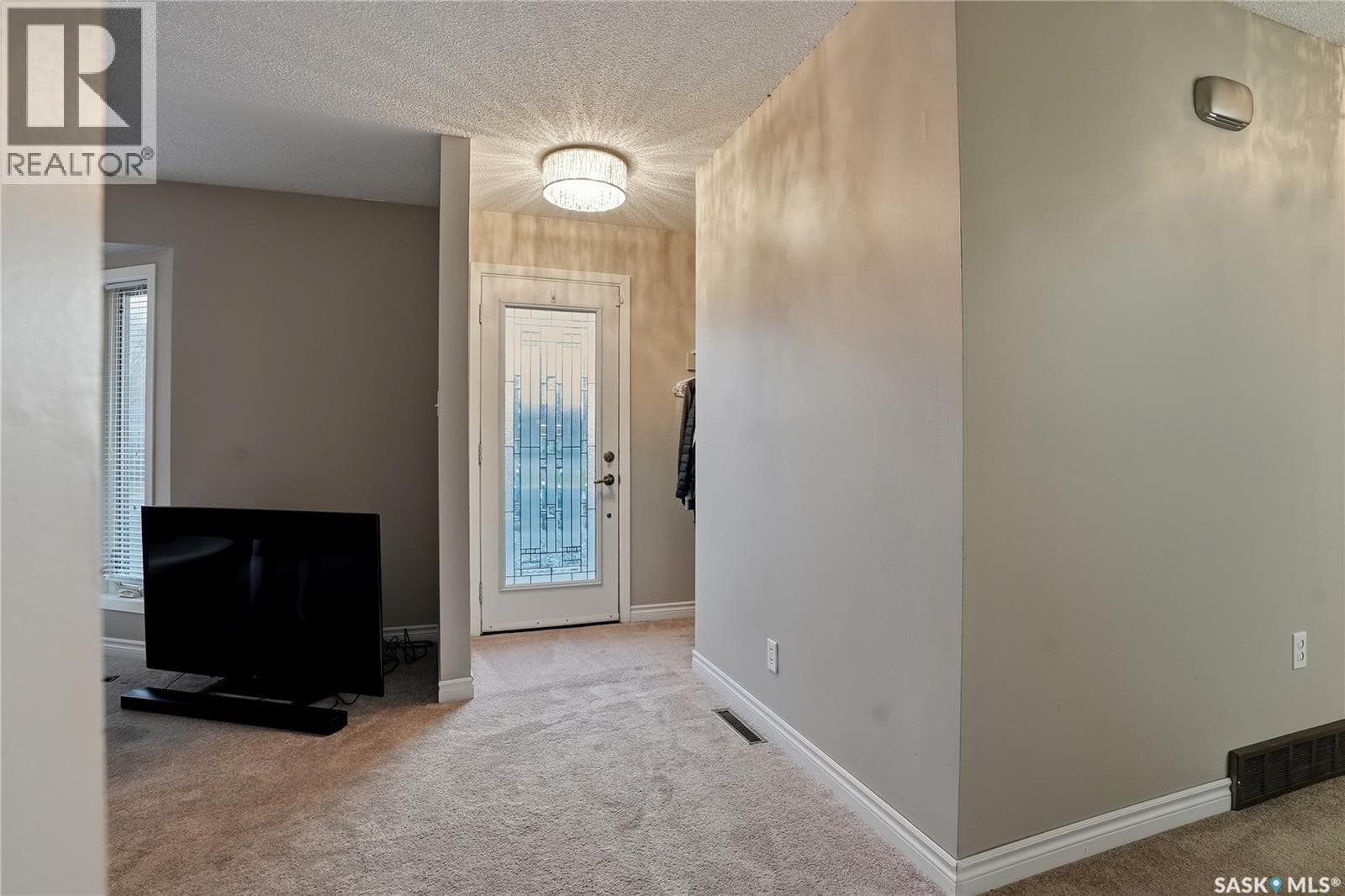 2225 Easthill — photo 3