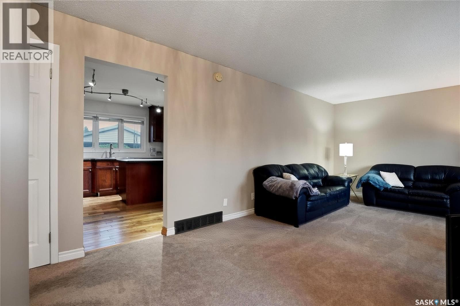 2225 Easthill — photo 4