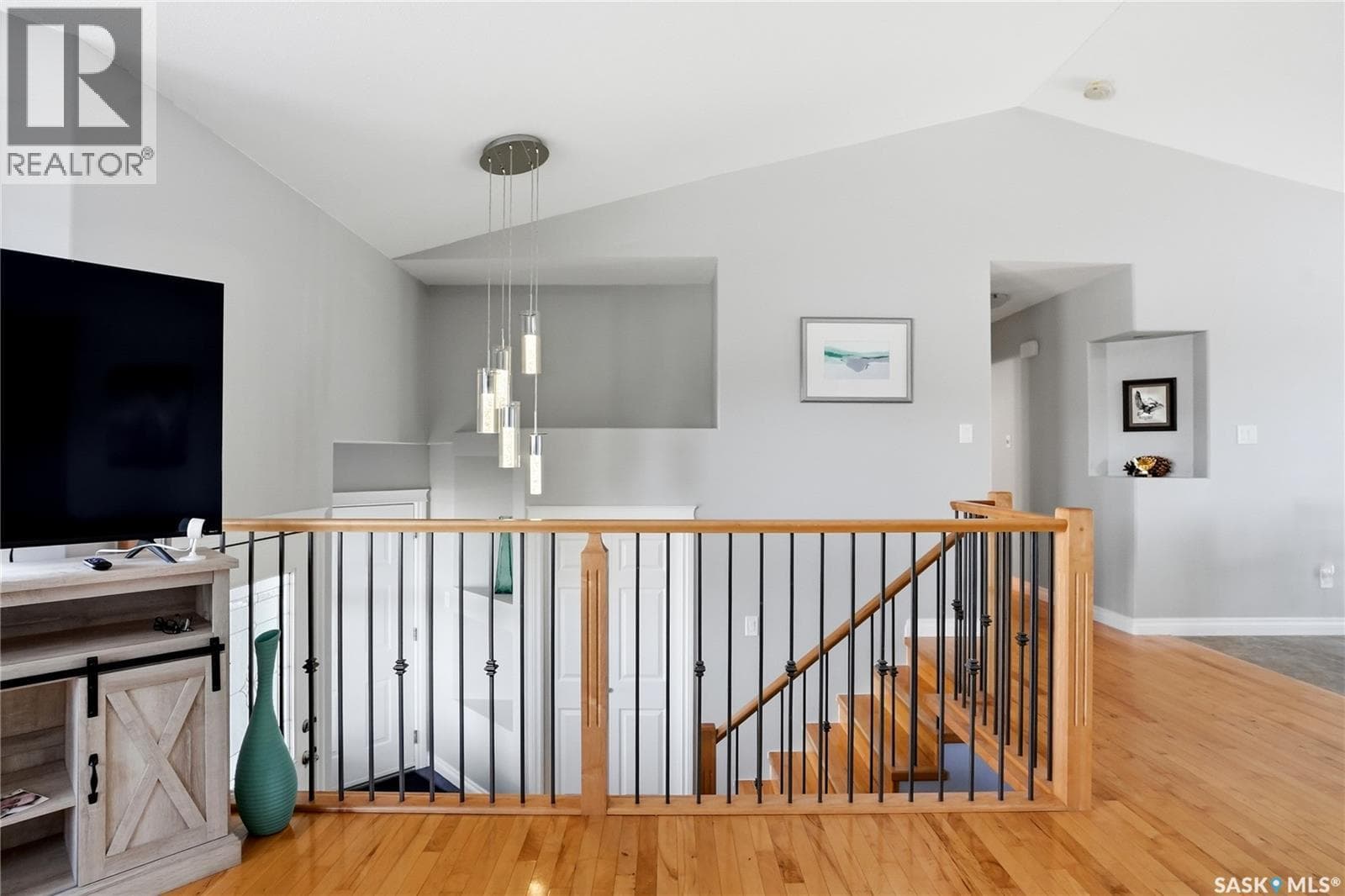 469 Brooklyn CRESCENT — photo 4