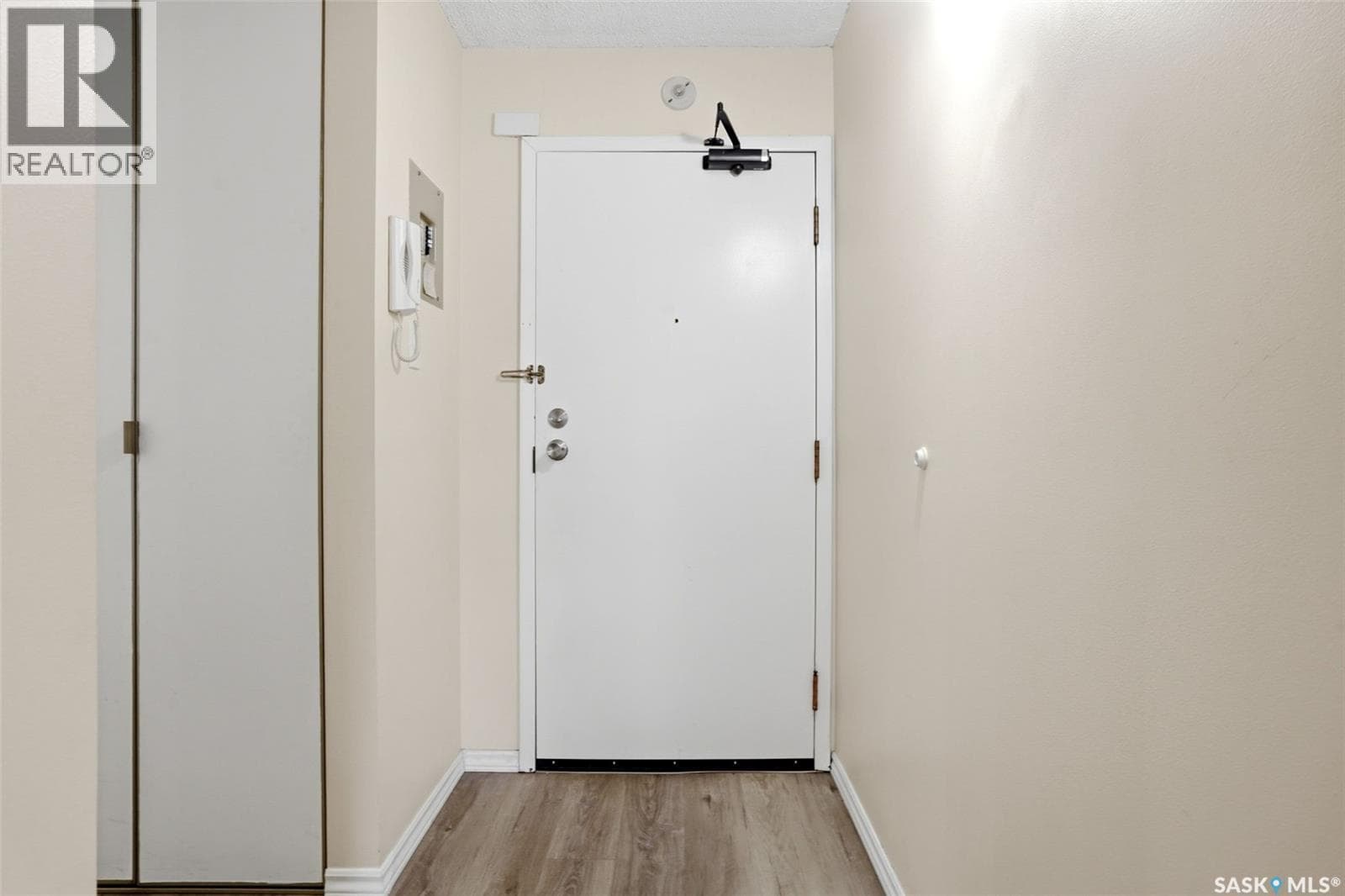 104 2125 Osler STREET — photo 3