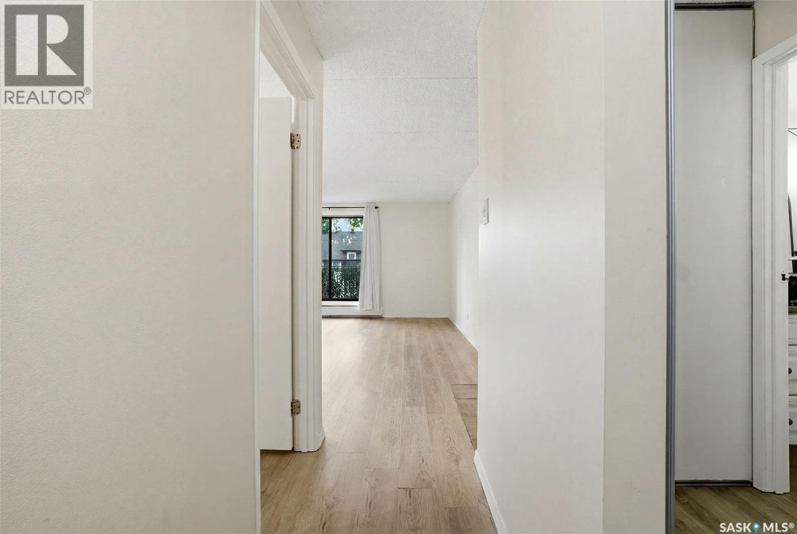 104 2125 Osler STREET — photo 4