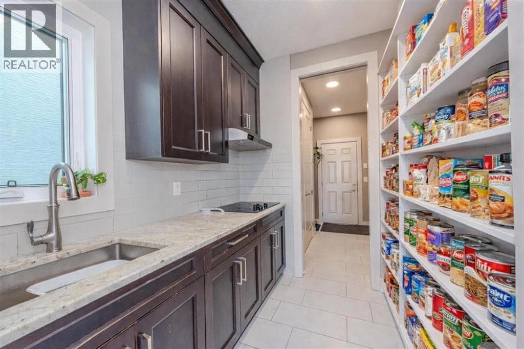 105 Carringvue Manor NW — photo 2